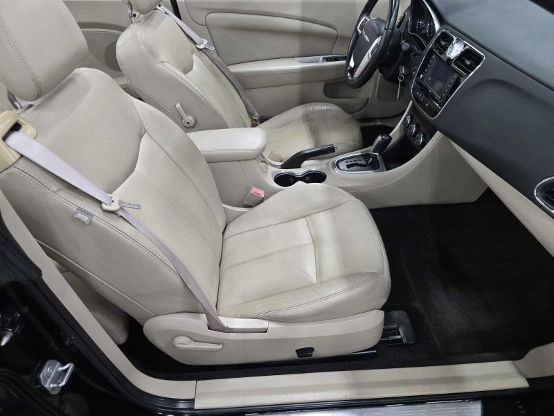 Used 2011 Chrysler 200 Limited FWD image 6
