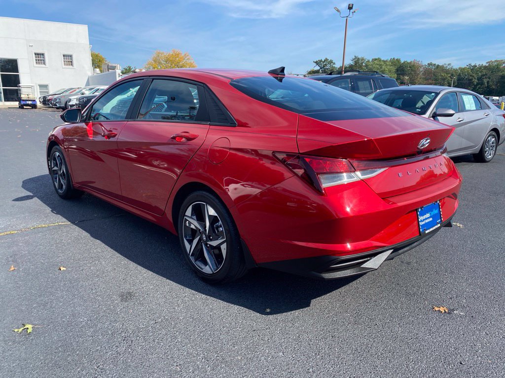 Certified 2023 Hyundai Elantra SEL w/ Convenience Package FWD image 8