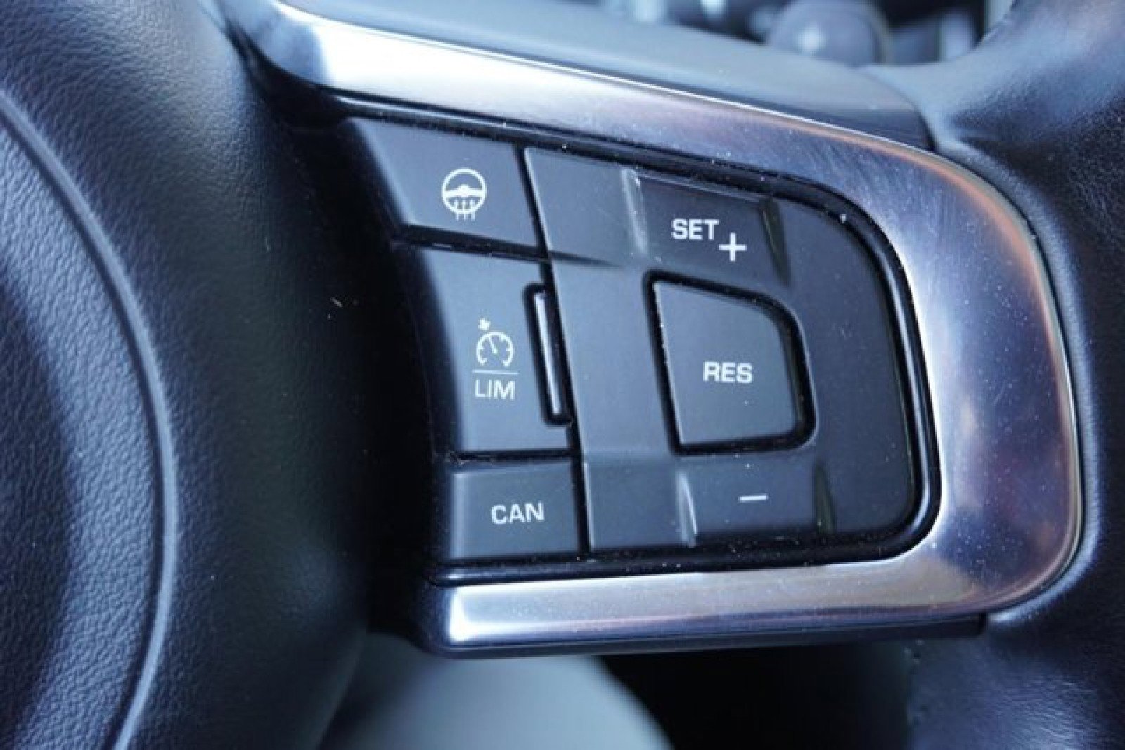 Used 2018 Jaguar F-PACE Prestige image 26