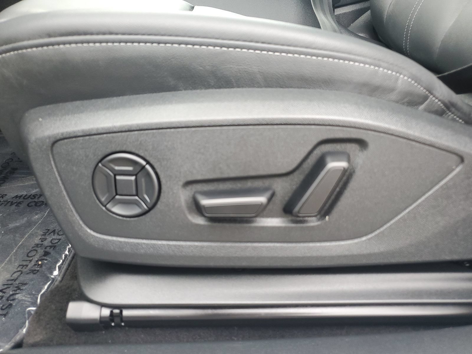 Used 2025 Audi Q4 e-tron Premium w/ Convenience Package RWD image 22
