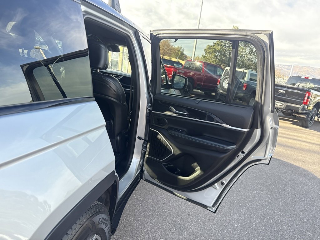 Used 2022 Jeep Grand Cherokee Trailhawk w/ Advanced Protech Group II image 21