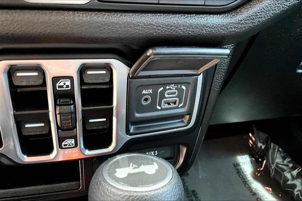 Used 2025 Jeep Wrangler Unlimited Sport AWD/4WD image 18