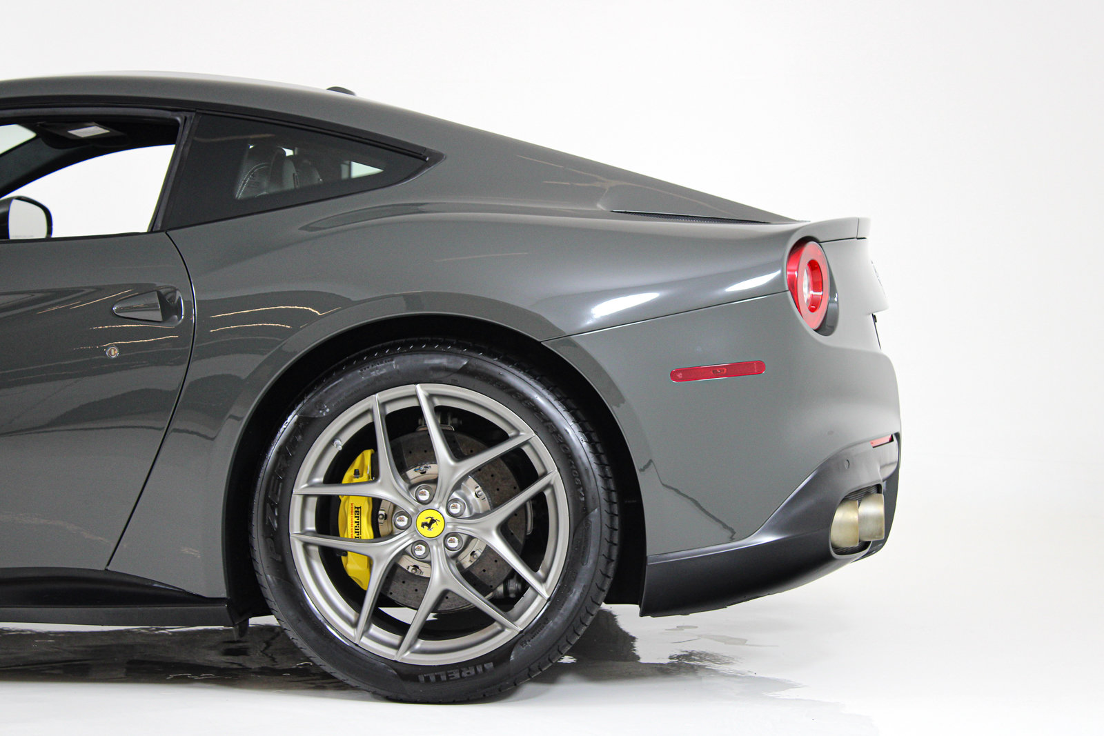 Used 2015 Ferrari F12 Berlinetta RWD image 7