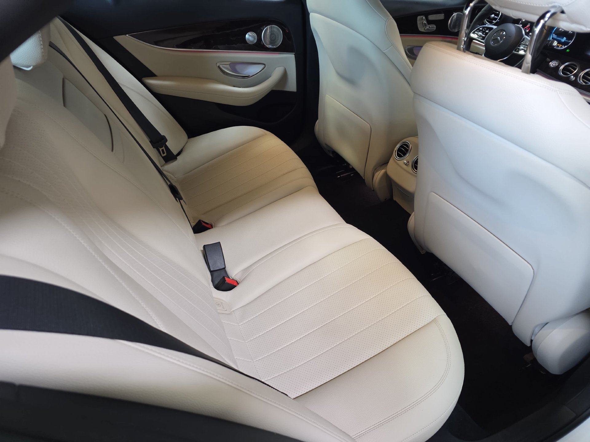 Used 2020 Mercedes-Benz E 350 4MATIC Sedan image 11