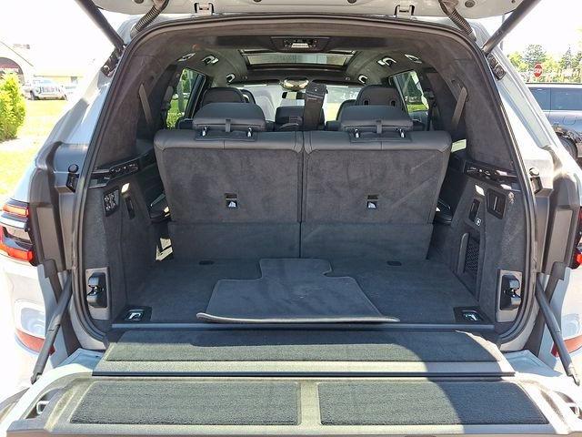 Used 2023 BMW X7 xDrive40i w/ Executive Package AWD/4WD image 30