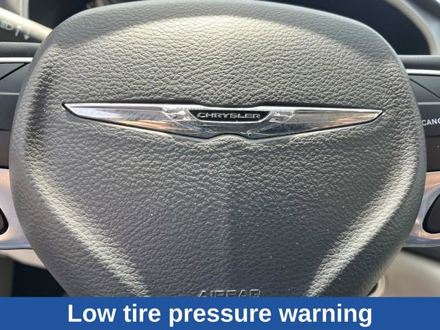 Used 2023 Chrysler Pacifica Touring-L FWD image 38
