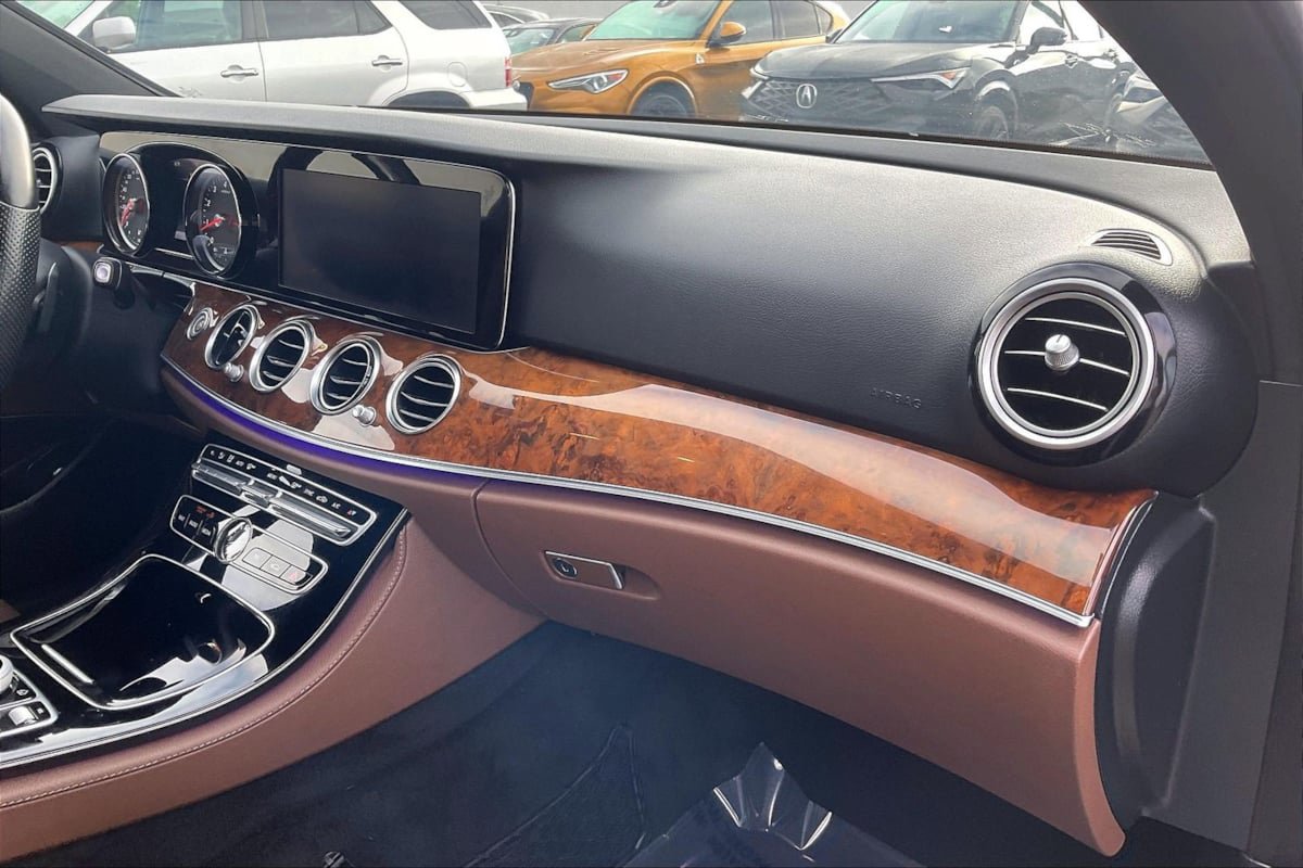 Used 2017 Mercedes-Benz E 300 image 8