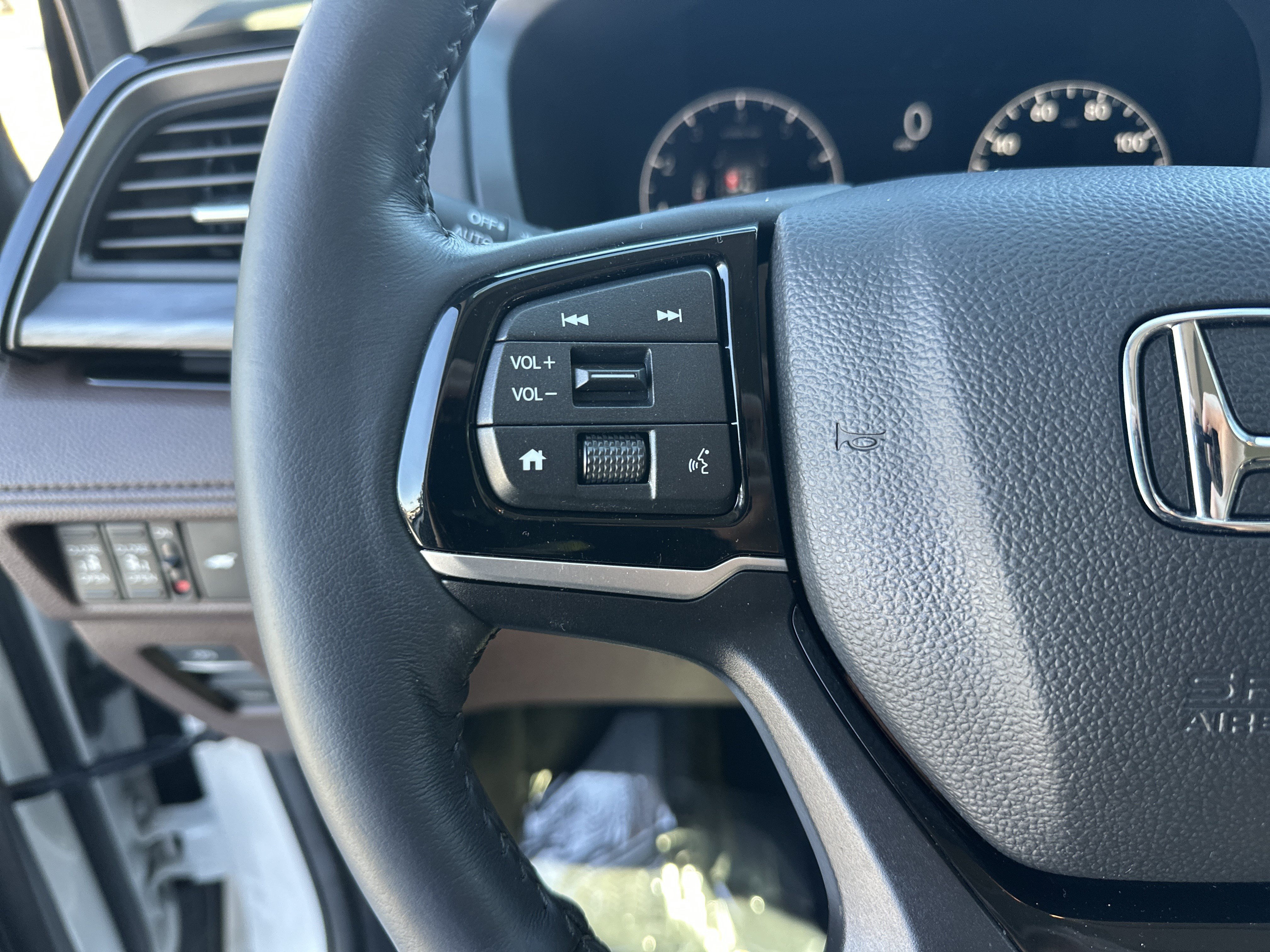 Used 2025 Honda Odyssey Elite image 19