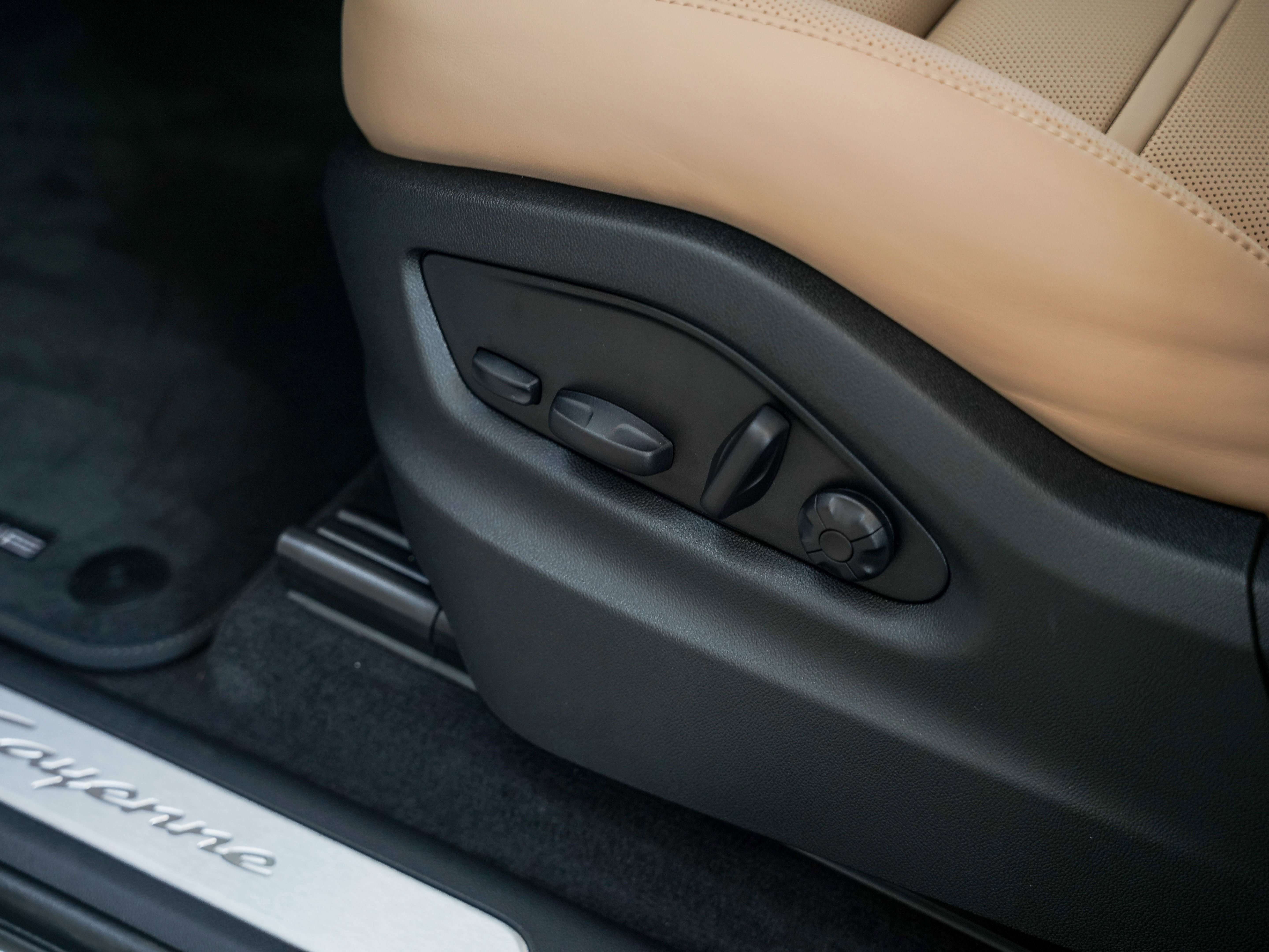 New 2025 Porsche Cayenne image 17