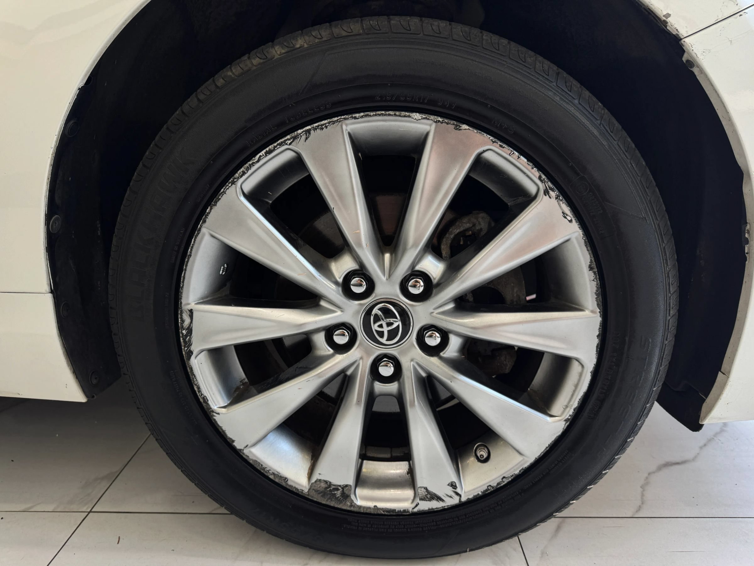 Used 2017 Toyota Camry XLE FWD image 11
