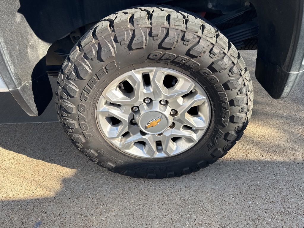 Used 2024 Chevrolet Silverado 2500 LTZ w/ LTZ Texas Edition image 4