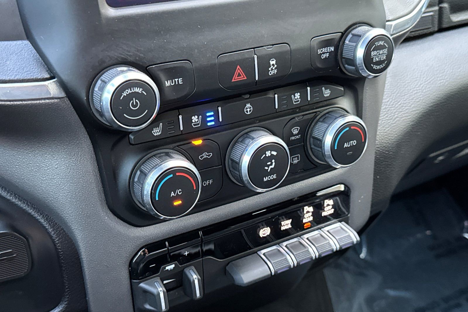 Used 2021 RAM 2500 Laramie w/ Night Edition image 30