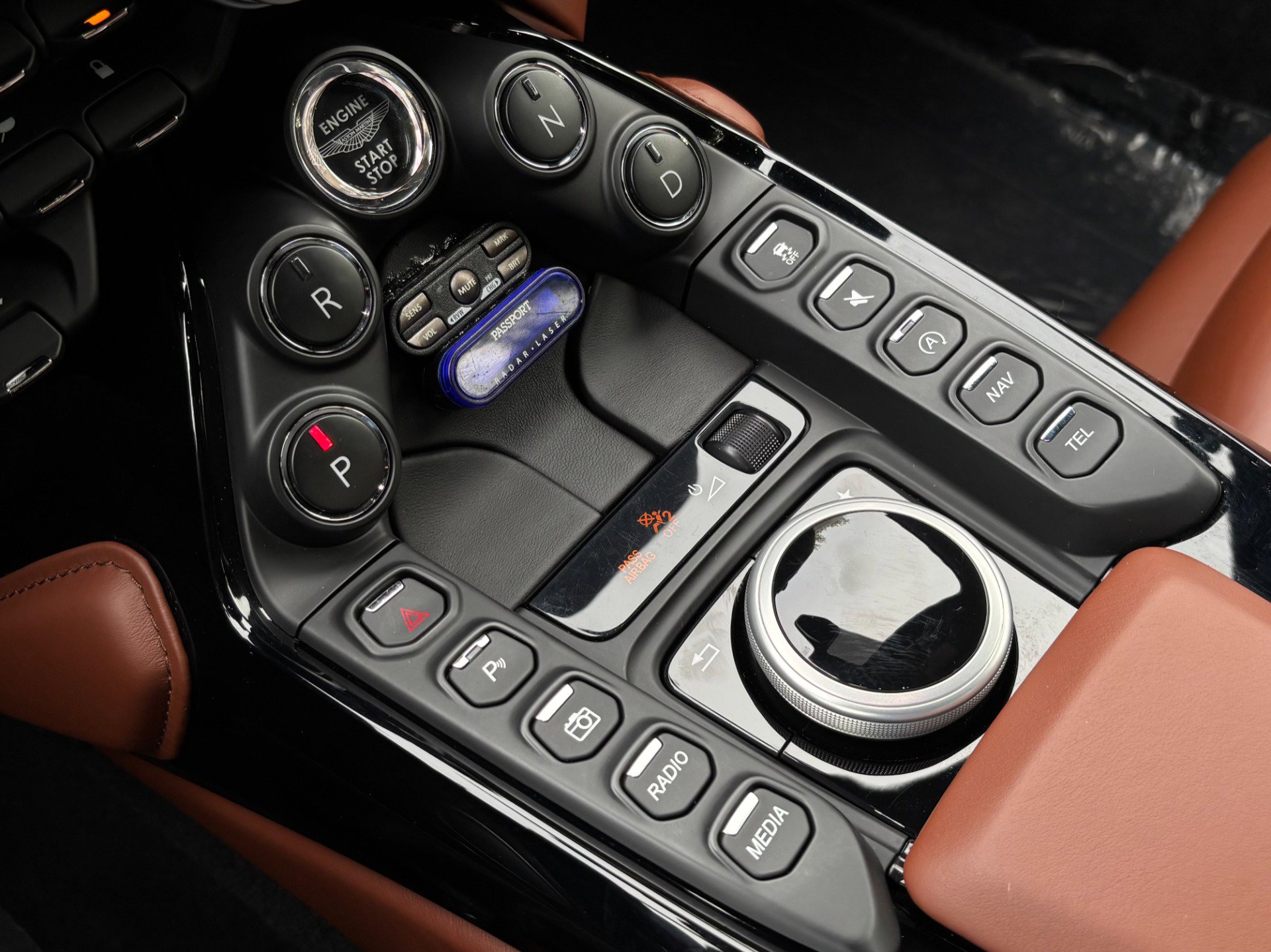 Used 2020 Aston Martin V8 Vantage Coupe RWD image 22