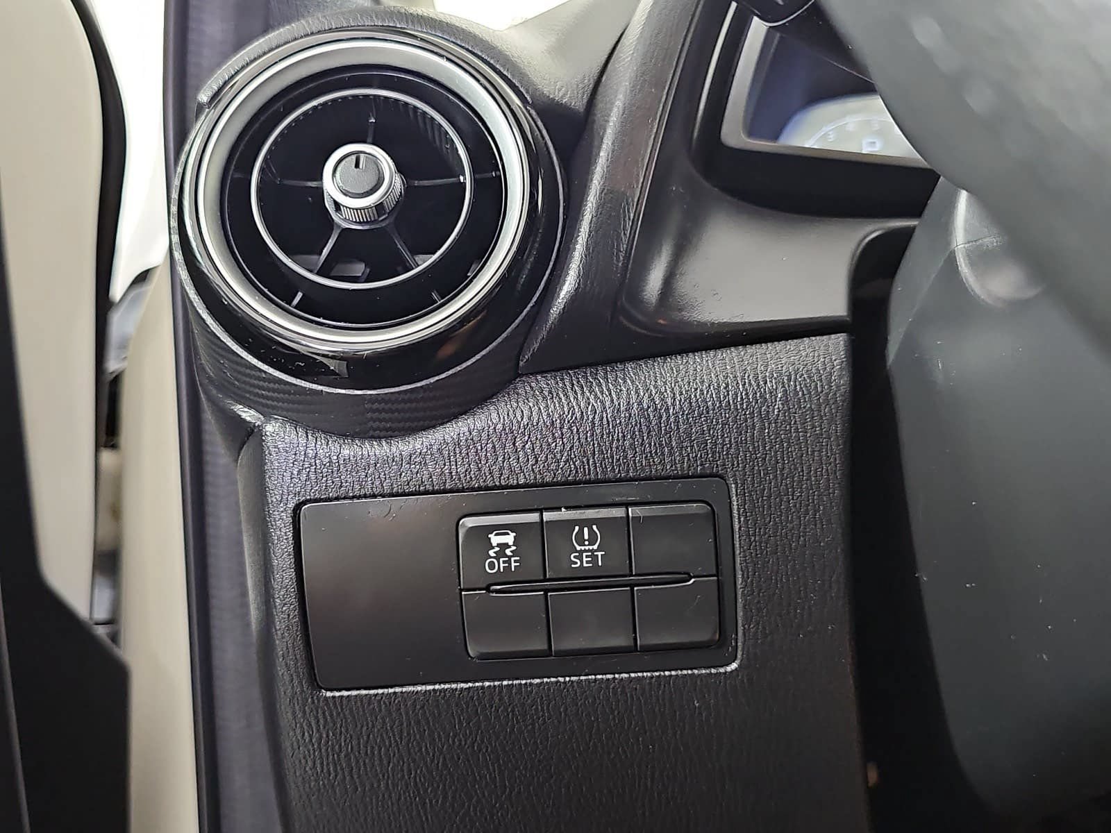 Used 2019 Toyota Yaris LE FWD image 24