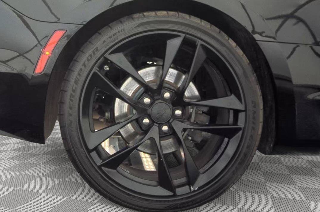 Used 2020 Chevrolet Camaro LT w/ 1LE Track Performance Package RWD image 9