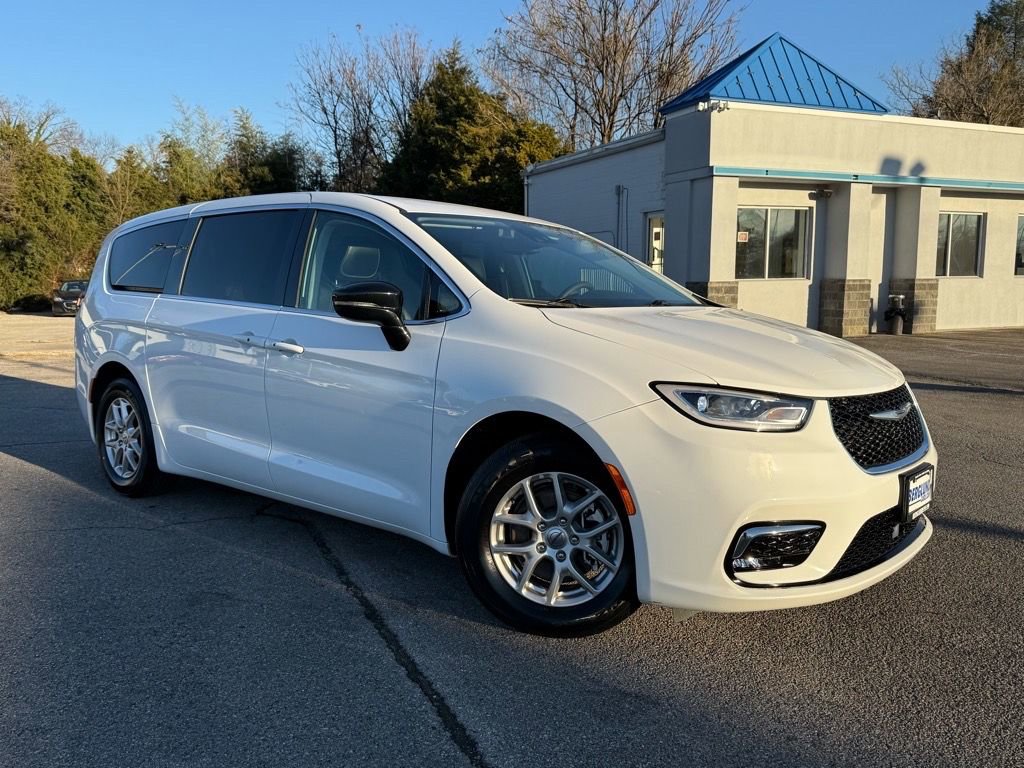 Used 2024 Chrysler Pacifica Touring-L