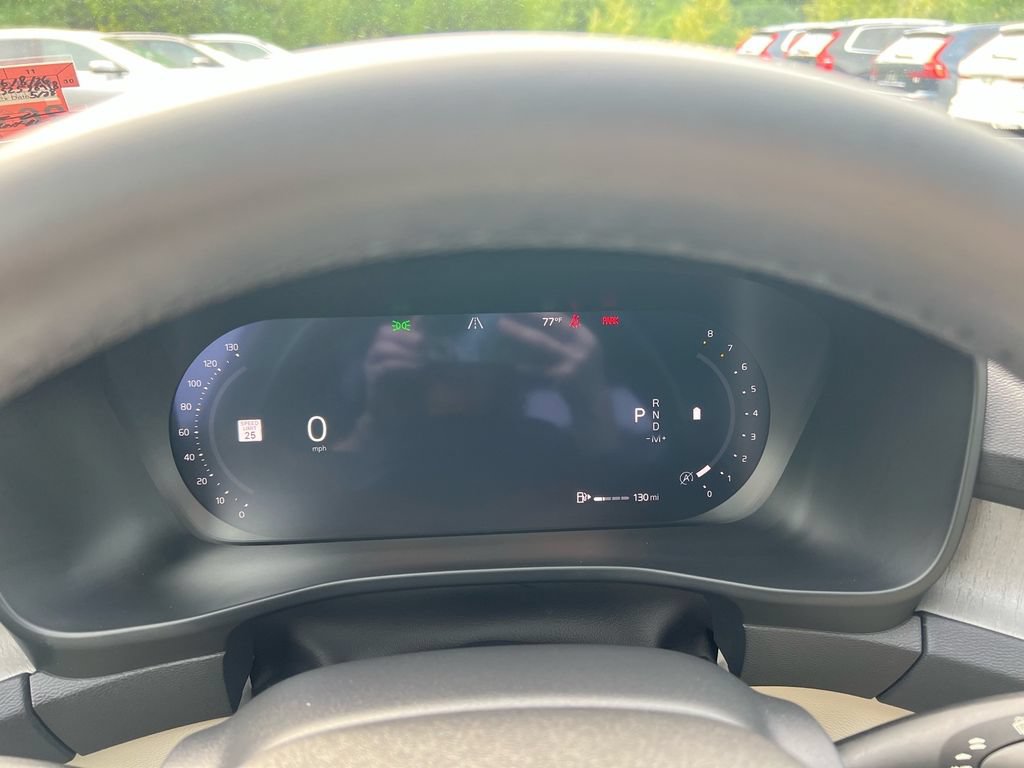 Certified 2025 Volvo XC40 B5 Plus AWD/4WD image 14