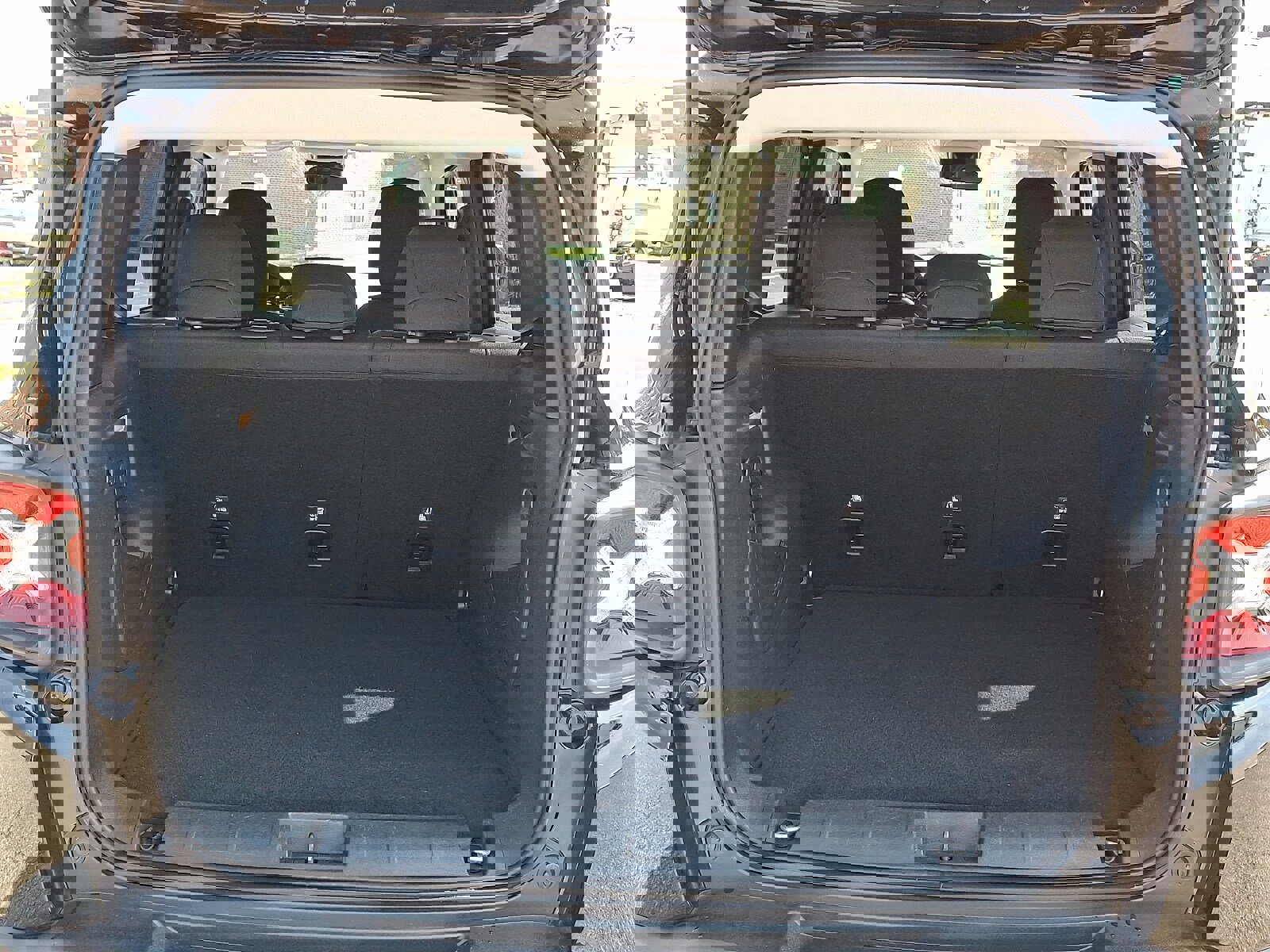 Used 2020 Jeep Renegade Latitude image 29