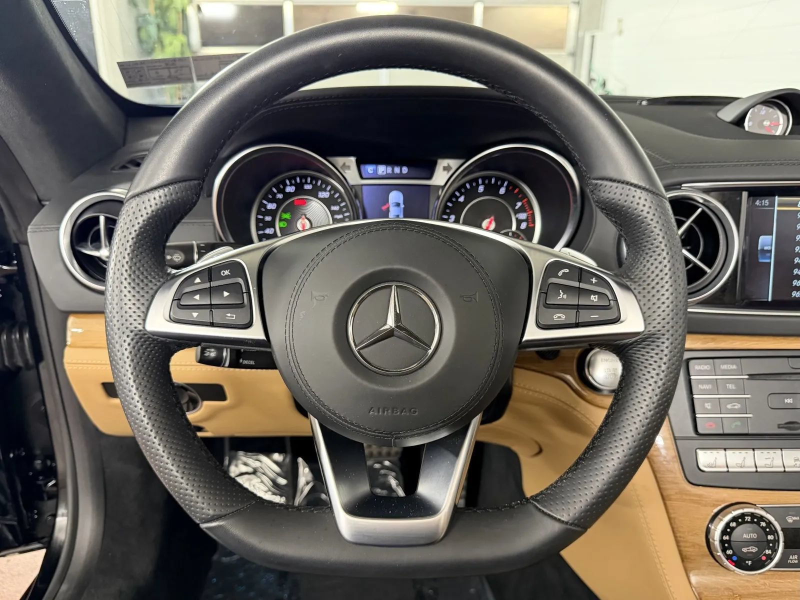 Used 2017 Mercedes-Benz SL 550 image 21