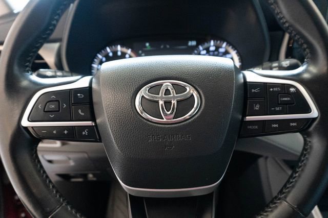 Used 2023 Toyota Highlander LE FWD image 23