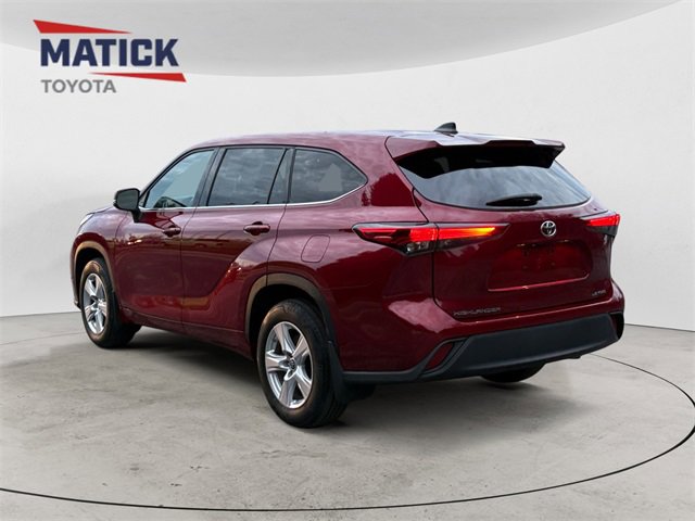 Used 2022 Toyota Highlander LE image 5