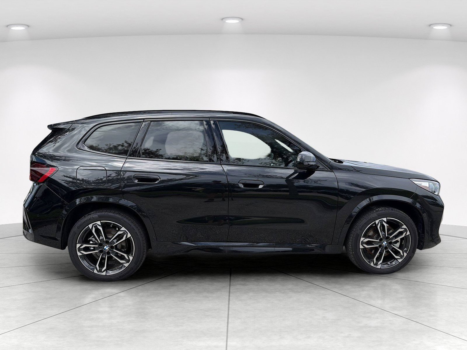 New 2026 BMW X1 xDrive28i w/ Technology Package AWD/4WD image 3