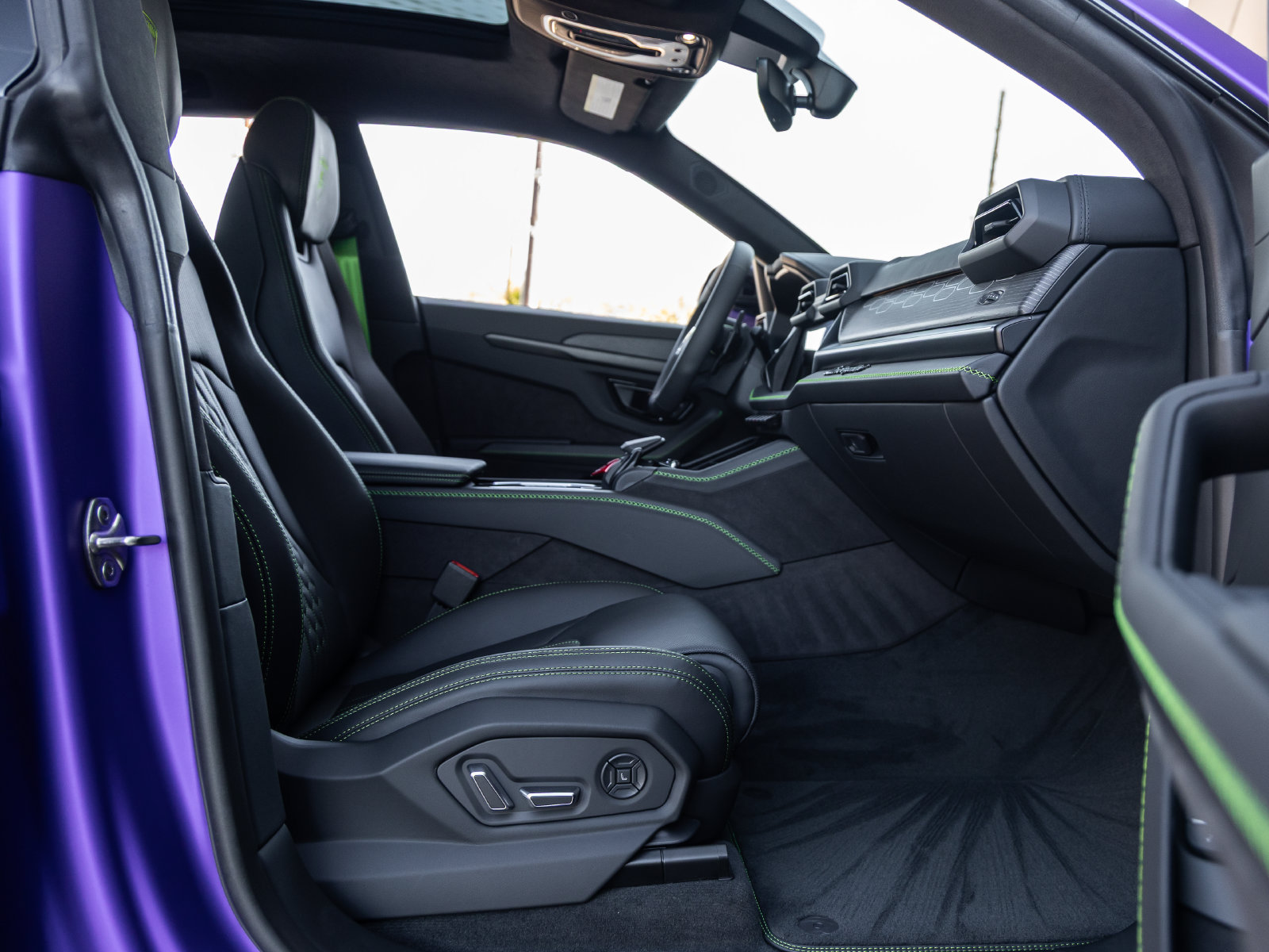 Used 2025 Lamborghini Urus S AWD/4WD image 46