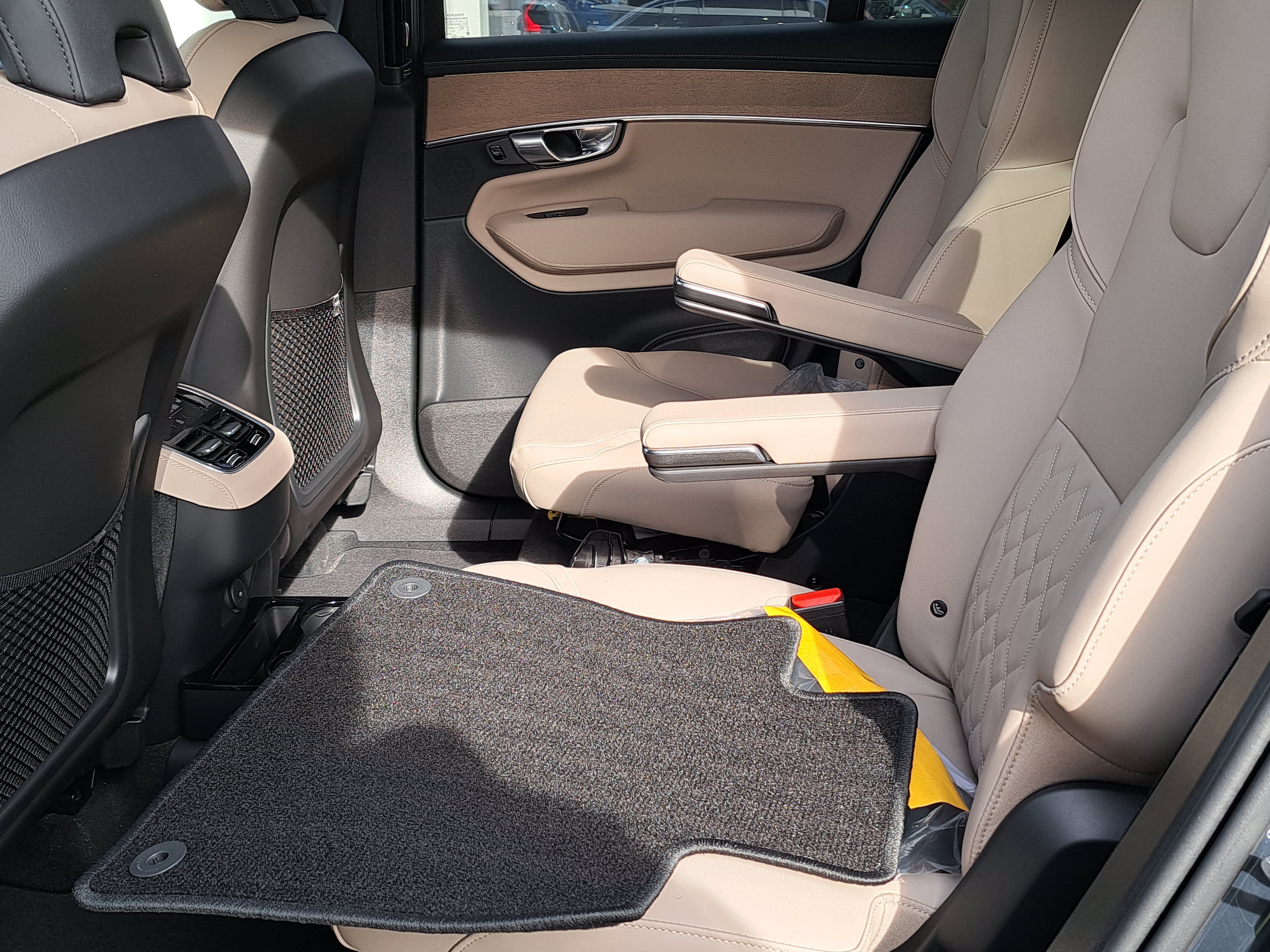 New 2026 Volvo XC90 B6 Plus w/ Protection Package Premier AWD/4WD image 7
