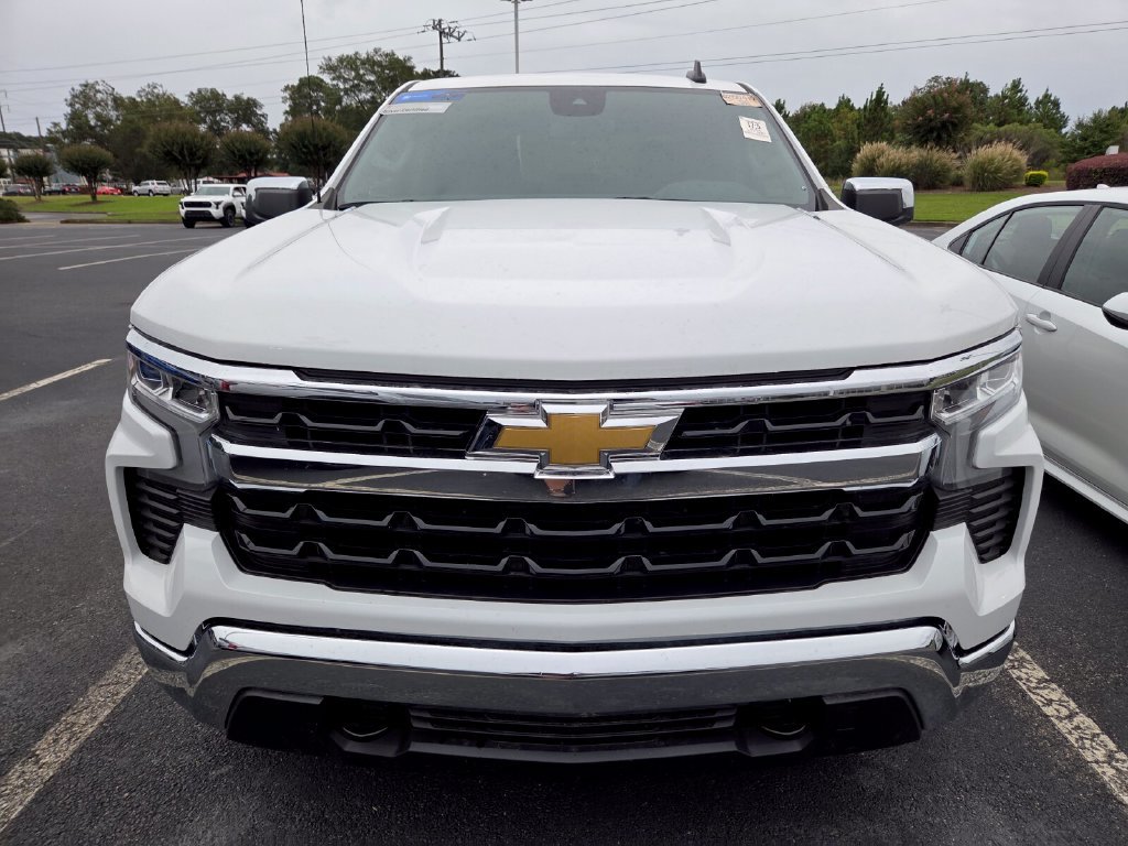 Used 2024 Chevrolet Silverado 1500 LT AWD/4WD image 3