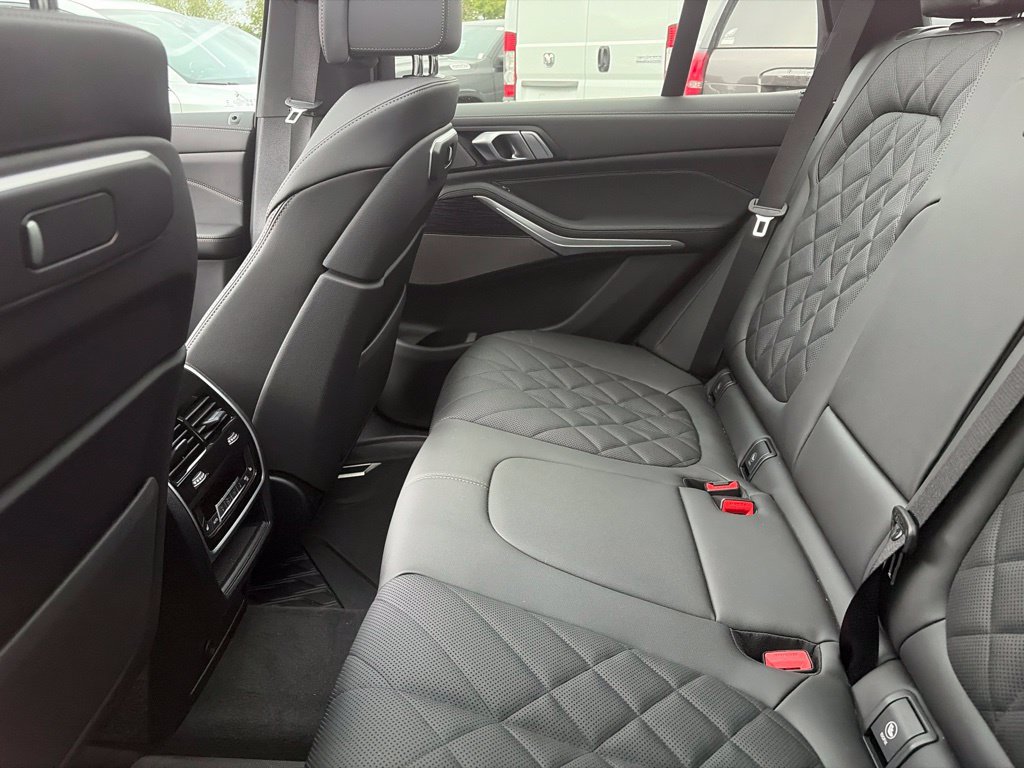 Used 2026 BMW X5 xDrive40i w/ M Sport Package AWD/4WD image 9