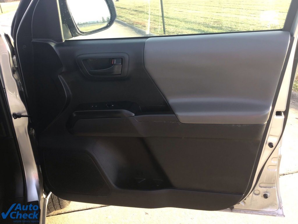 Used 2022 Toyota Tacoma SR image 19