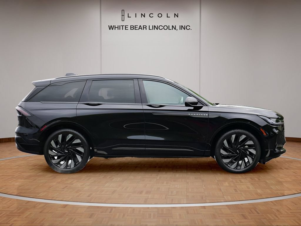 Used 2025 Lincoln Nautilus Reserve AWD/4WD image 4