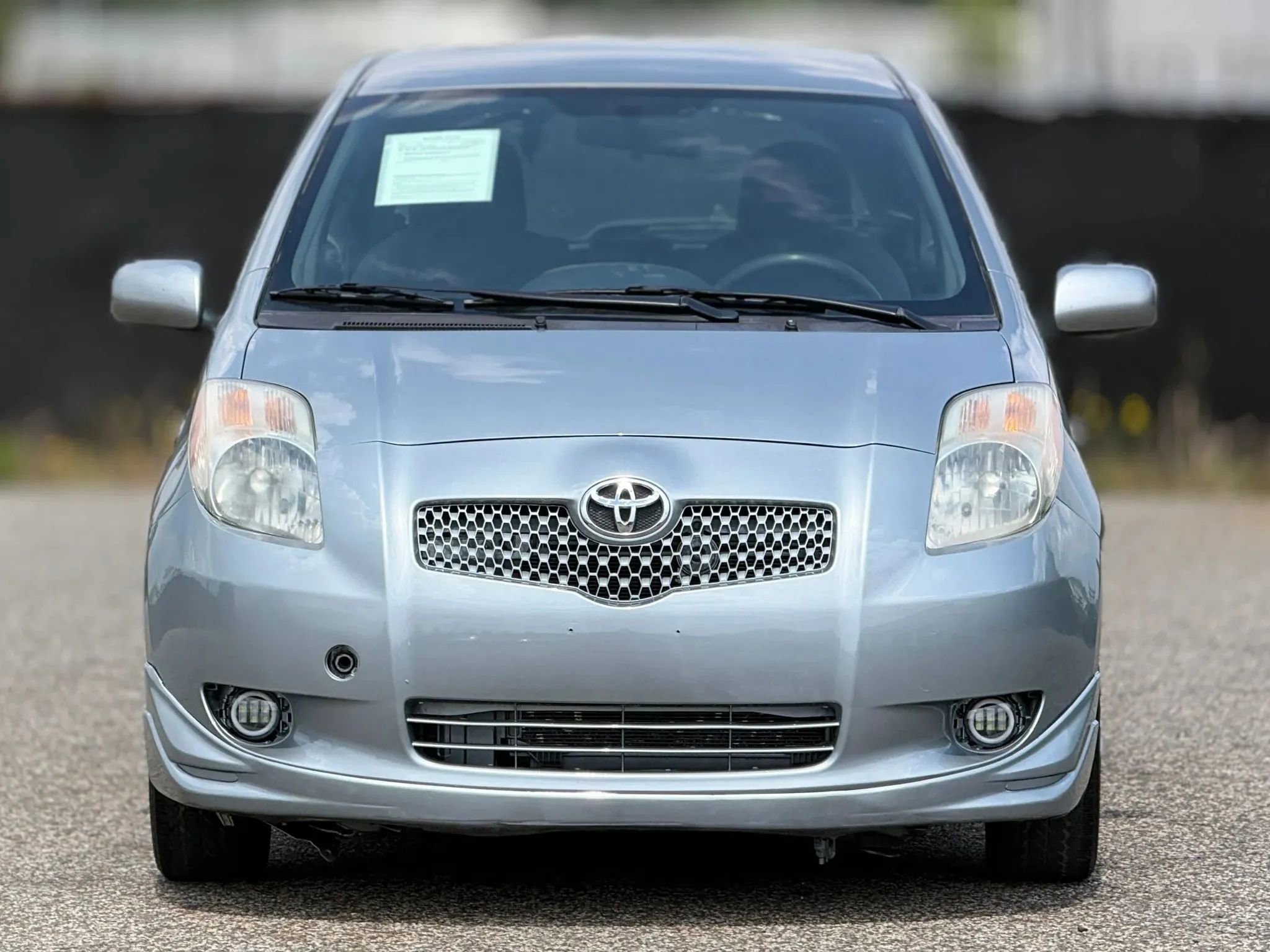 Used 2009 Toyota Yaris 2-Door Hatchback FWD image 5