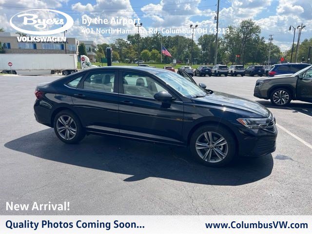 Used 2023 Volkswagen Jetta SE w/ Panoramic Sunroof Package