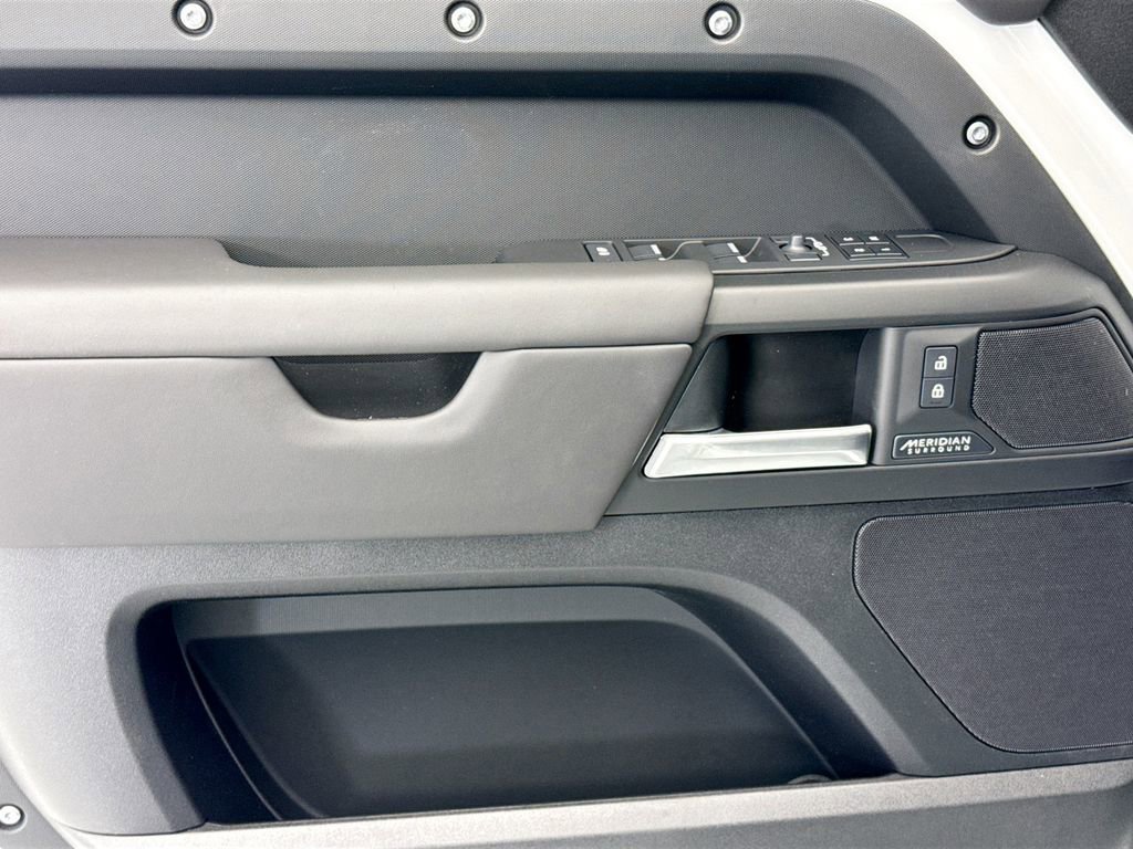 New 2026 Land Rover Defender 110 X-Dynamic SE AWD/4WD image 22