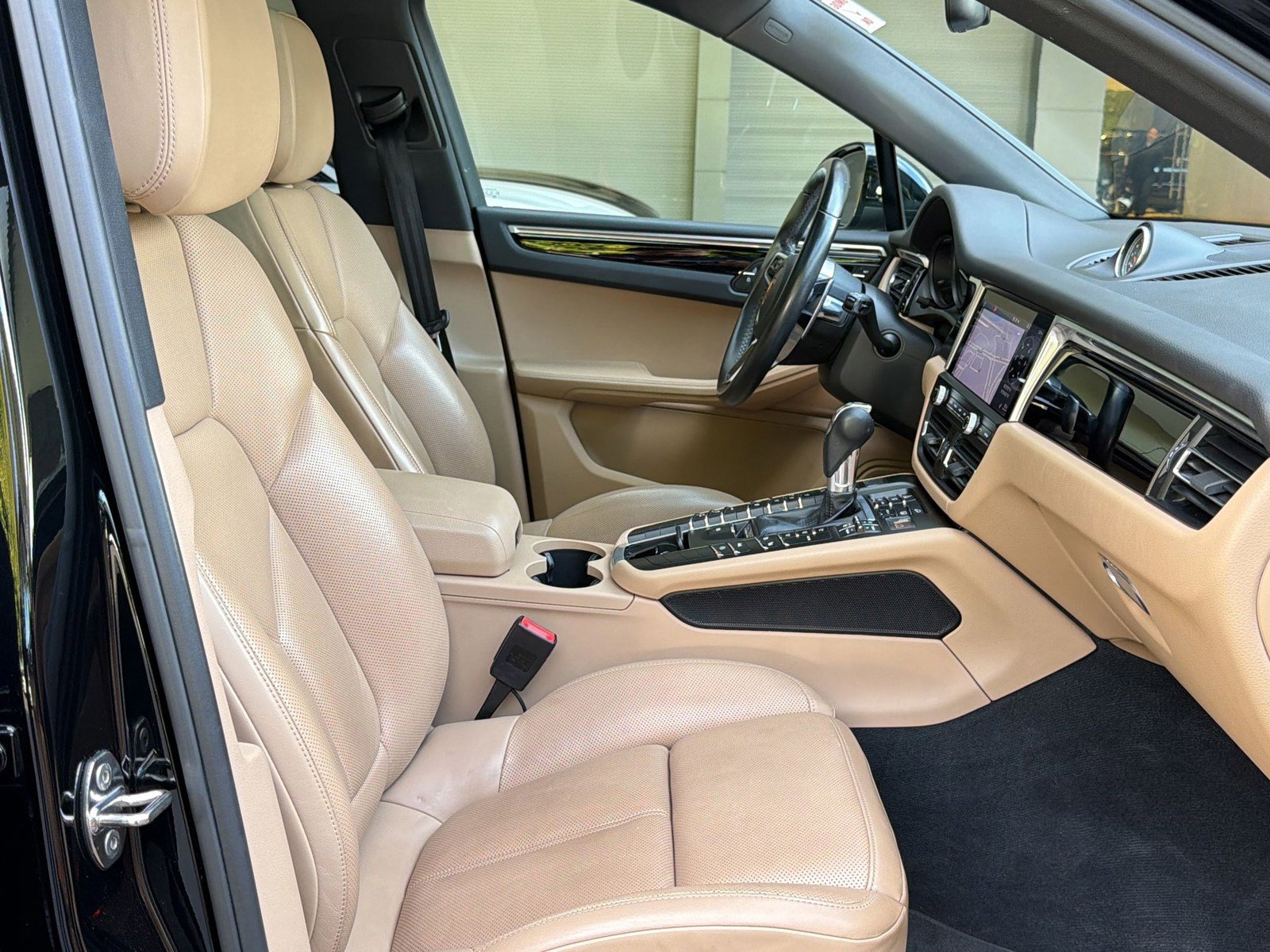 Used 2020 Porsche Macan AWD/4WD image 30