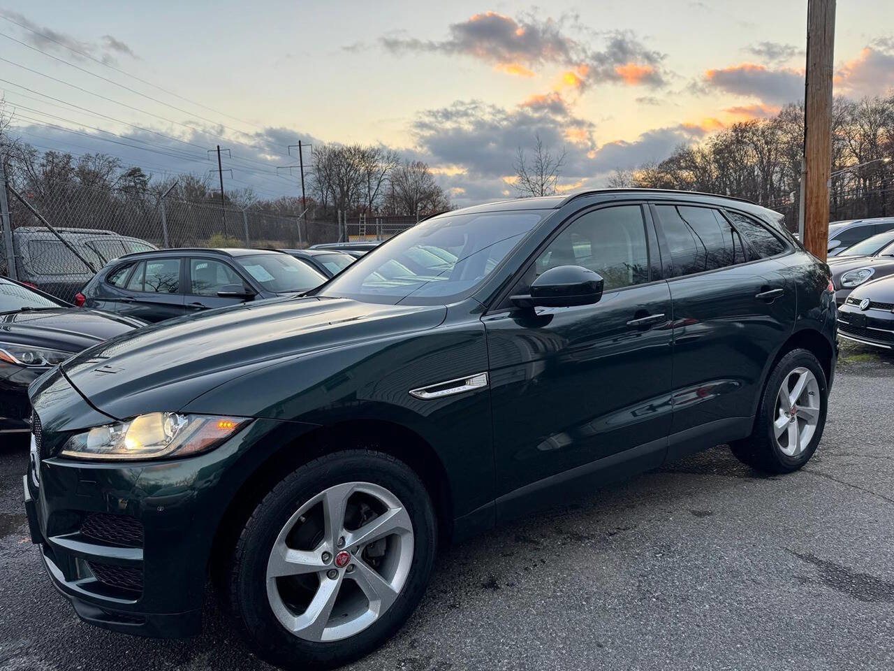 Used 2017 Jaguar F-PACE Premium image 4