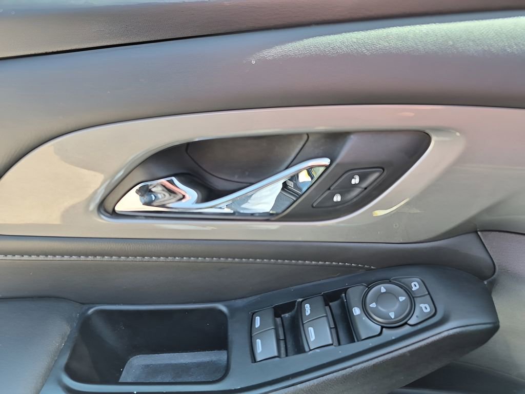 Used 2023 Chevrolet Traverse LT AWD/4WD image 28