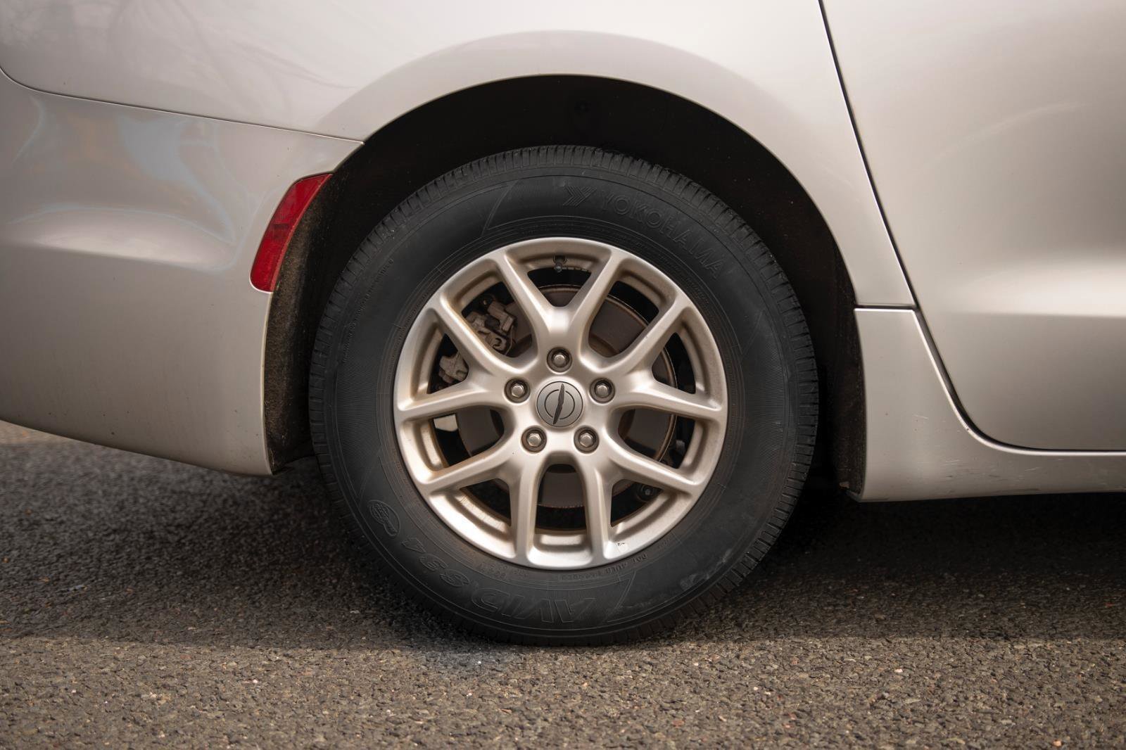 Used 2024 Chrysler Pacifica Touring-L image 29