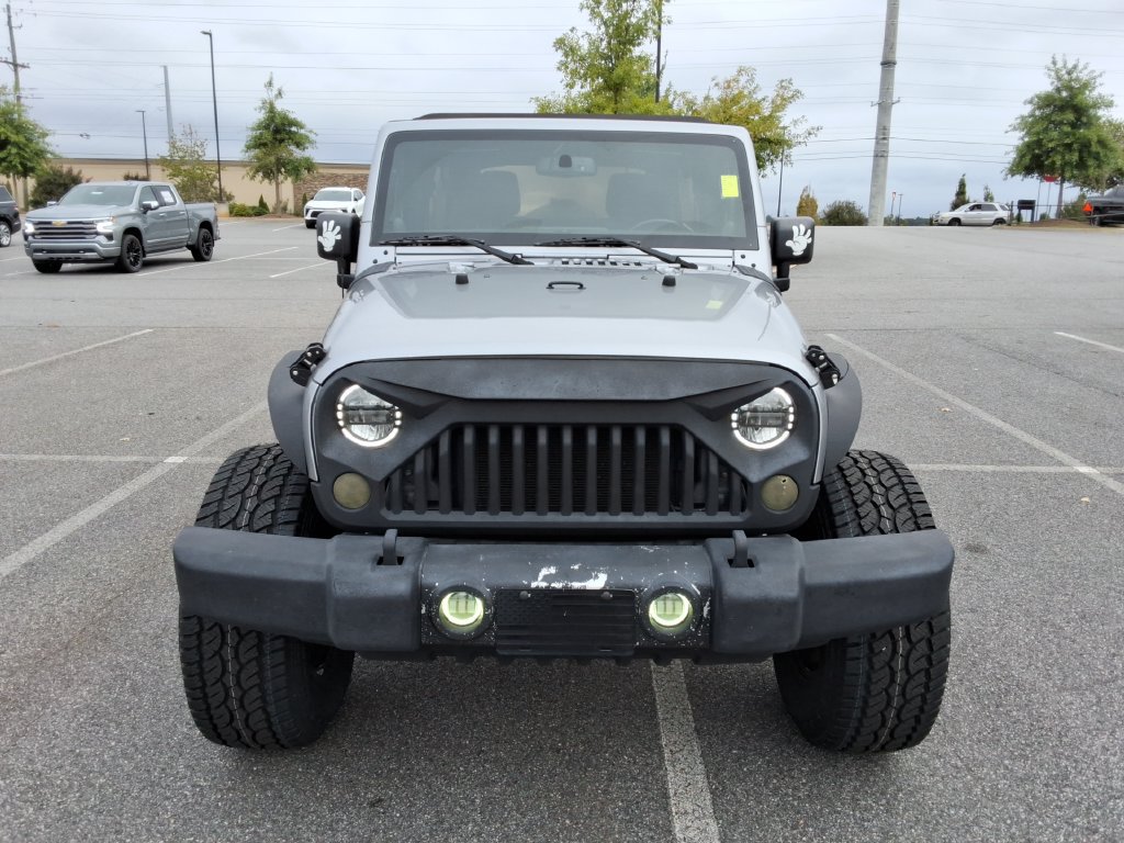 Used 2014 Jeep Wrangler Unlimited Sahara w/ Max Tow Package AWD/4WD image 2