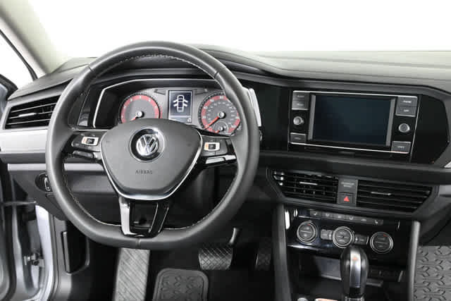 Used 2021 Volkswagen Jetta SE image 3