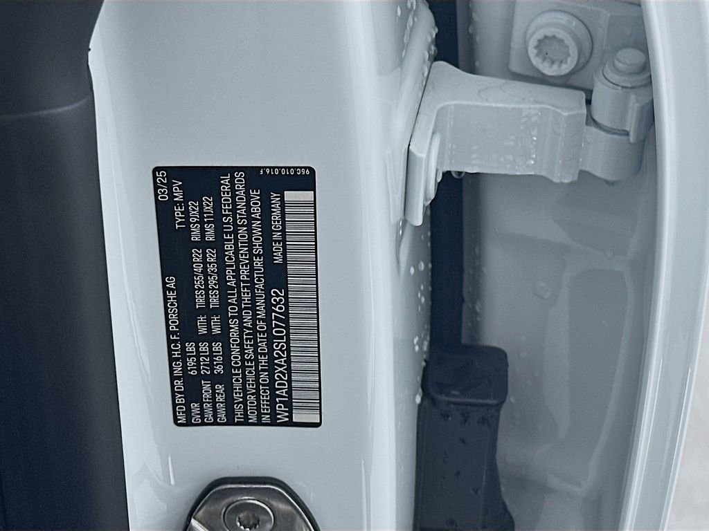 Certified 2025 Porsche Macan Electric image 34