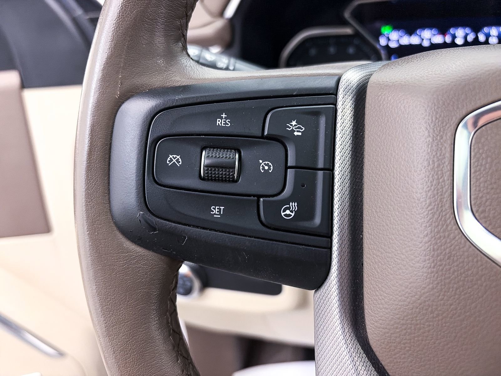 Used 2021 GMC Yukon Denali w/ Denali Premium Package image 35