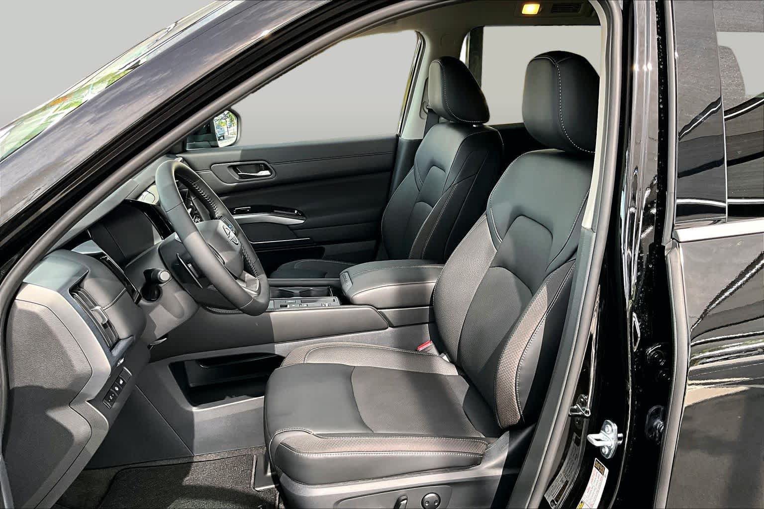 New 2026 Nissan Pathfinder SL FWD image 9