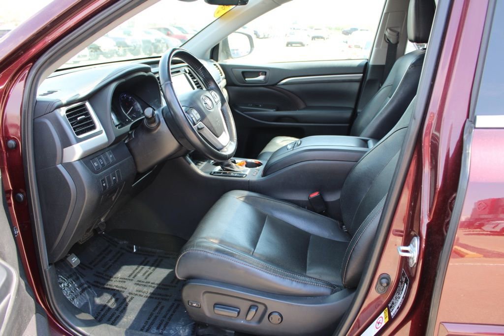 Used 2019 Toyota Highlander Limited image 17
