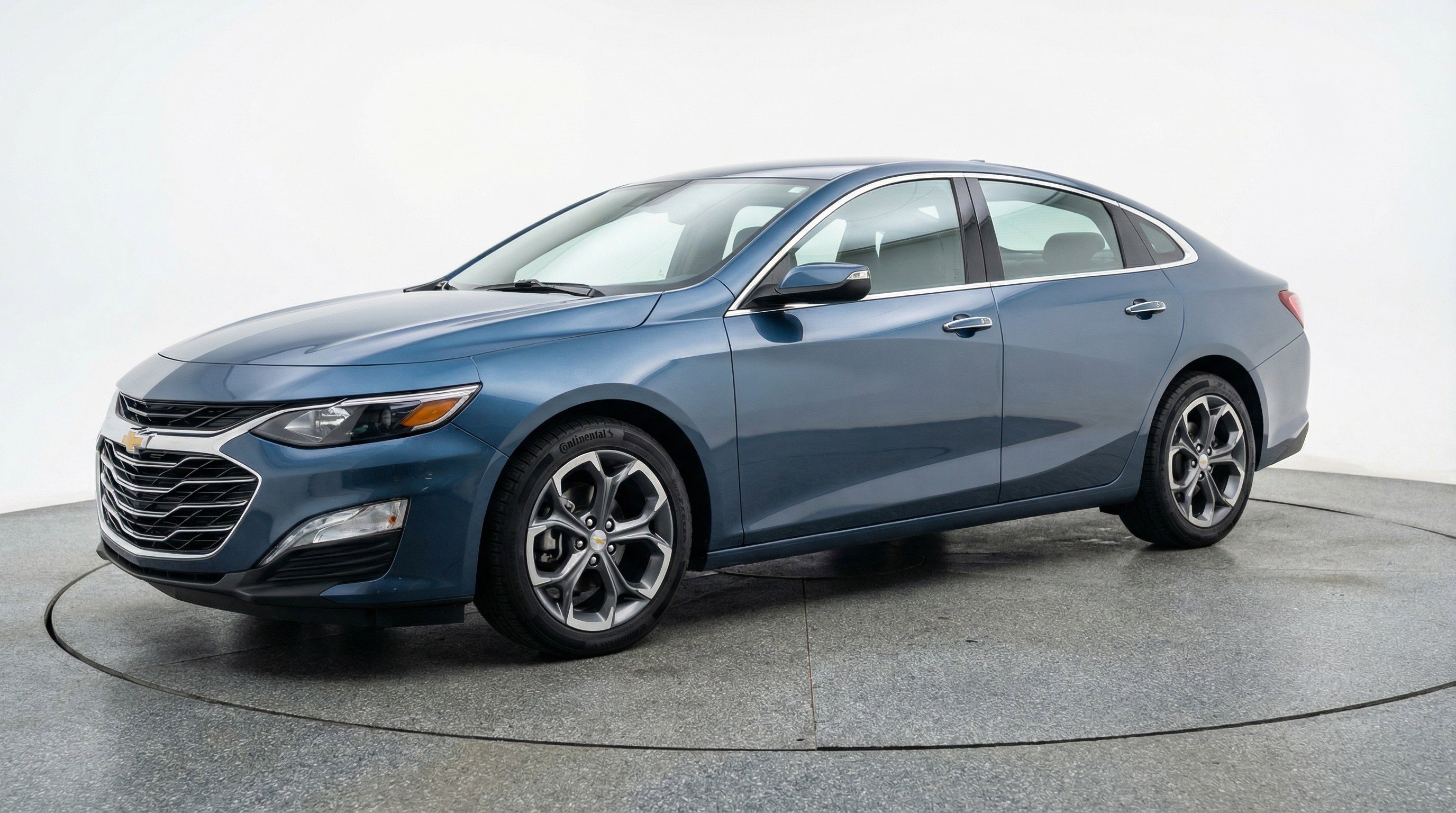 Used 2024 Chevrolet Malibu LT image 3