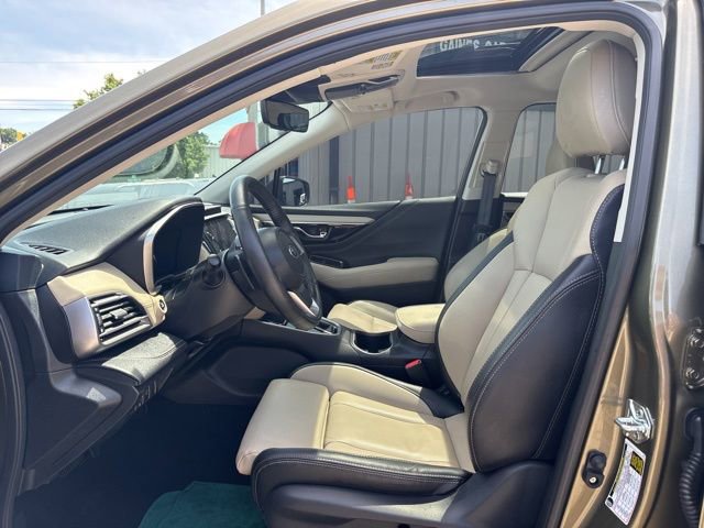 Used 2025 Subaru Outback Limited AWD/4WD image 12
