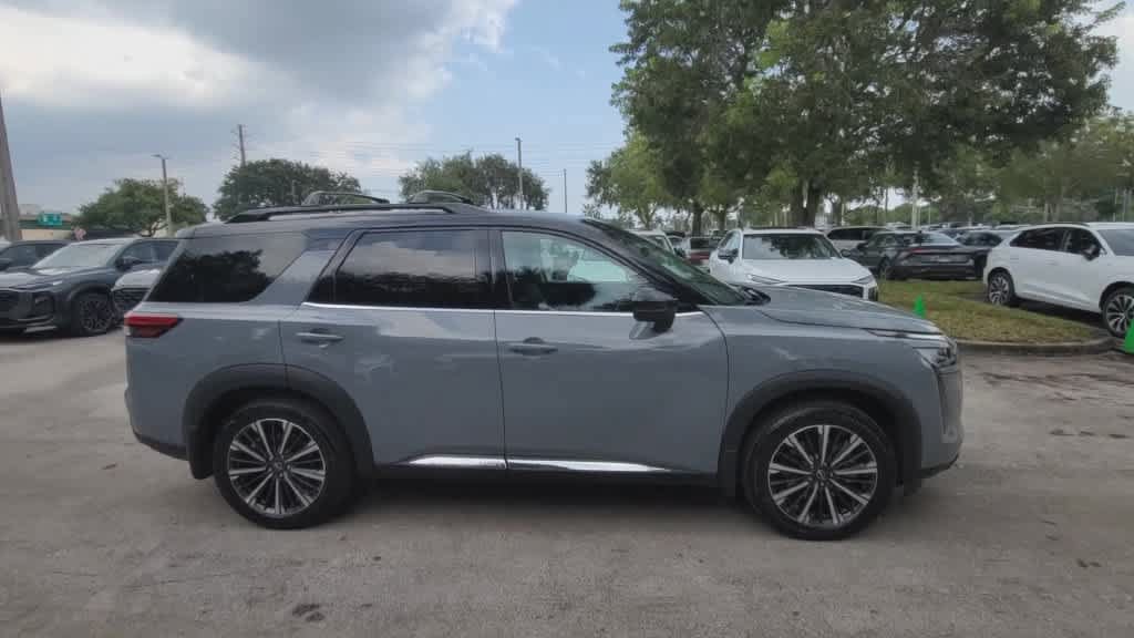 Used 2026 Nissan Pathfinder Platinum FWD image 9