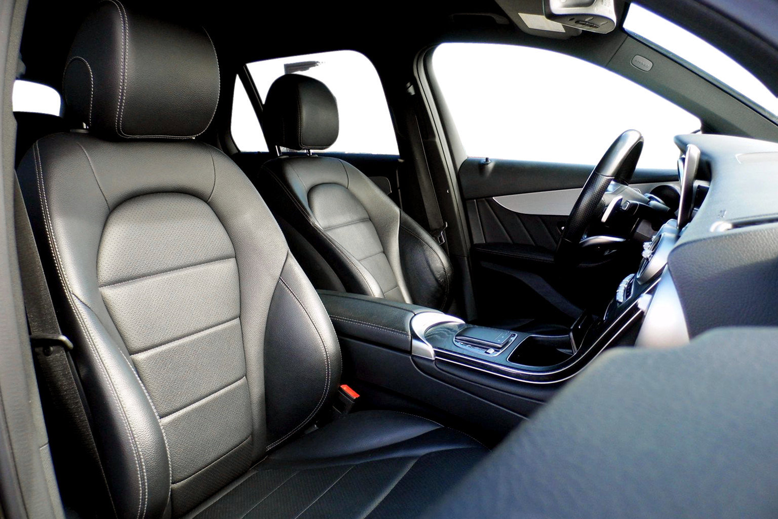 Used 2021 Mercedes-Benz GLC 300 w/ AMG Line image 19