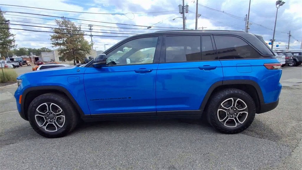 Used 2023 Jeep Grand Cherokee Trailhawk image 5